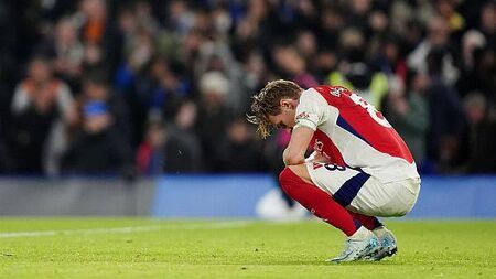 Arsenal lose further ground in Premier League title race after draw at Chelsea