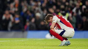 Arsenal lose further ground in Premier League title race after draw at Chelsea