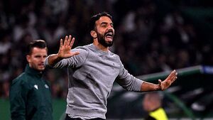 New head coach Ruben Amorim meets members of Man United squad