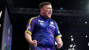 Luke Littler fights back to edge out Mike De Decker at Grand Slam of Darts