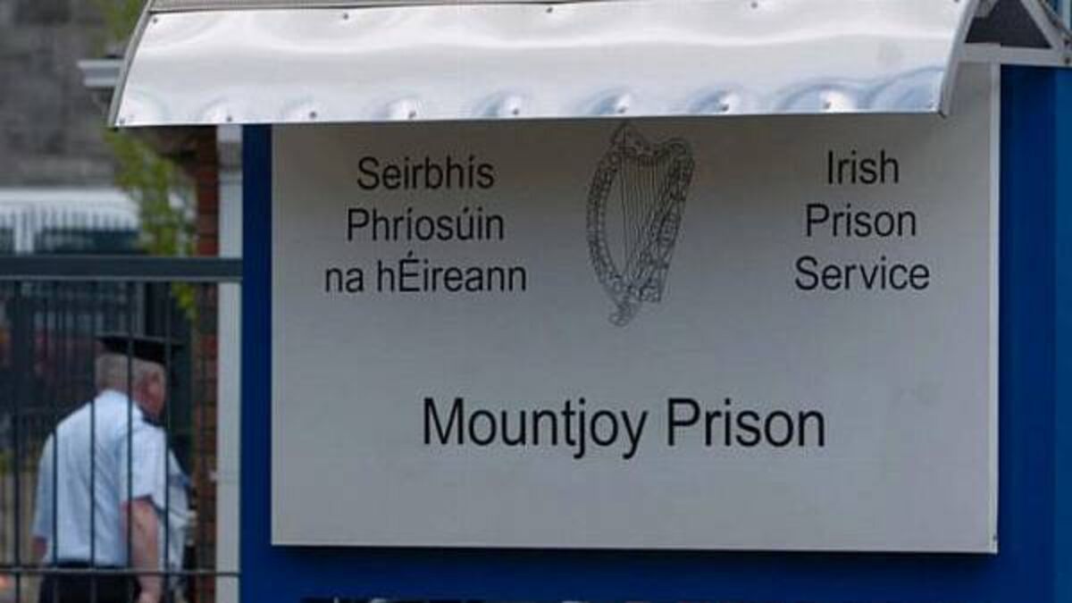 Murder accused was seen 'stamping' and 'kicking' fellow prisoner in head, jury hears