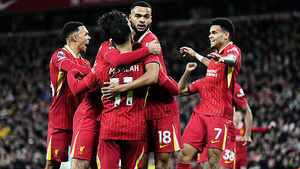 Sunday Sport: Liverpool lead Manchester City, Manchester United defeat Everton