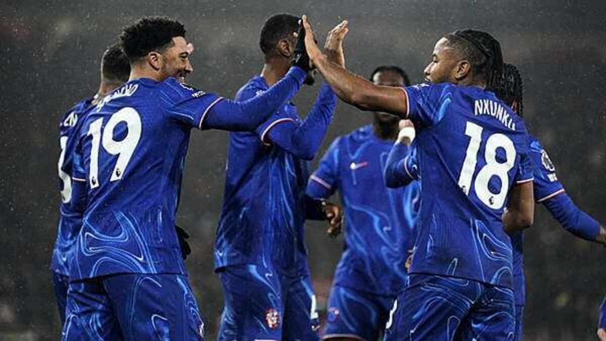 Chelsea hit five past dismal Southampton as Jack Stephens sees red