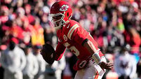 Kansas City Chiefs beat Houston Texans to close on top seed