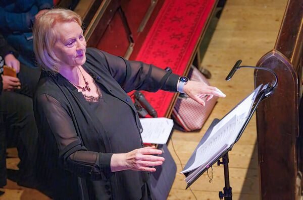 Musical director Marian Gaynor conducts the choir