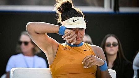 Naomi Osaka retires from Auckland final in injury scare ahead of Australian Open