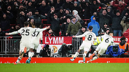 Manchester United dig deep to draw with Liverpool in Anfield thriller