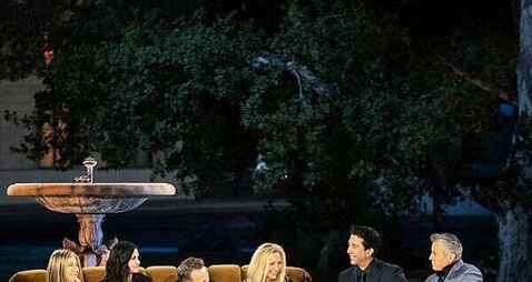 Lisa Kudrow reveals she recently found note from Friends co-star Matthew Perry