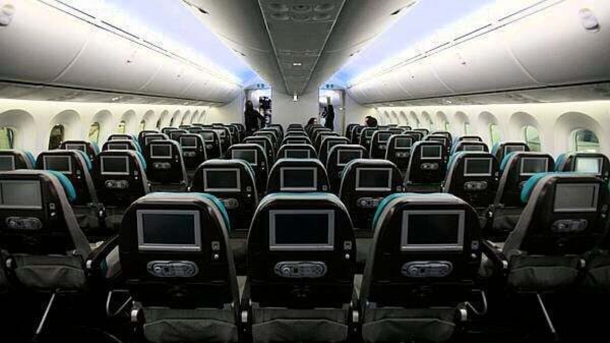 Alcohol should not be sold on flights, former airline chief says