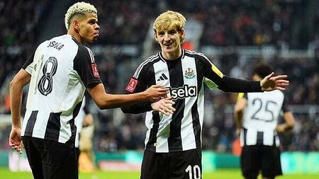 Substitute Anthony Gordon on target from spot as Newcastle rally to beat Bromley