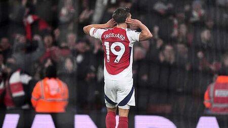 Arsenal hit back to beat Tottenham and reignite title challenge
