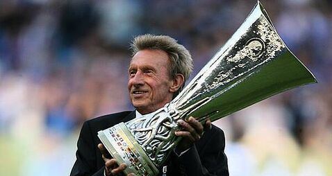 King of the Stretford End – former Man Utd captains lead tributes to Denis Law