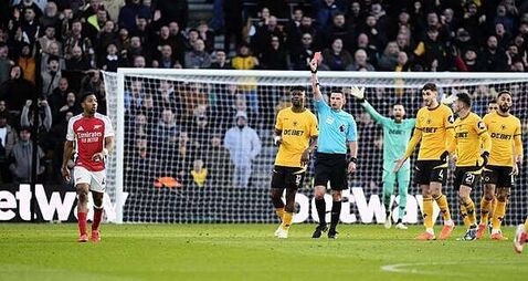 Arsenal overcome controversial Myles Lewis-Skelly red card to edge out Wolves