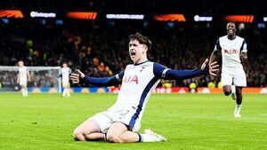 Academy graduates take centre stage as Tottenham progress in Europa League