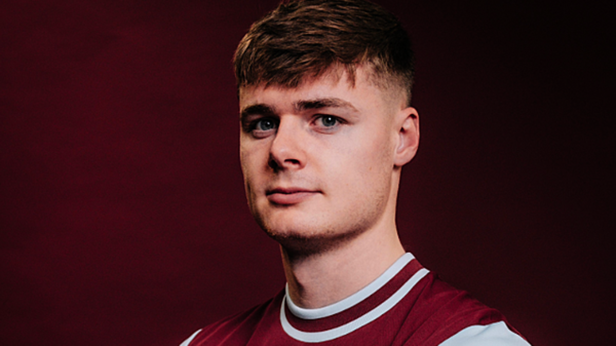 West Ham sign Ireland striker Ferguson on loan from Brighton