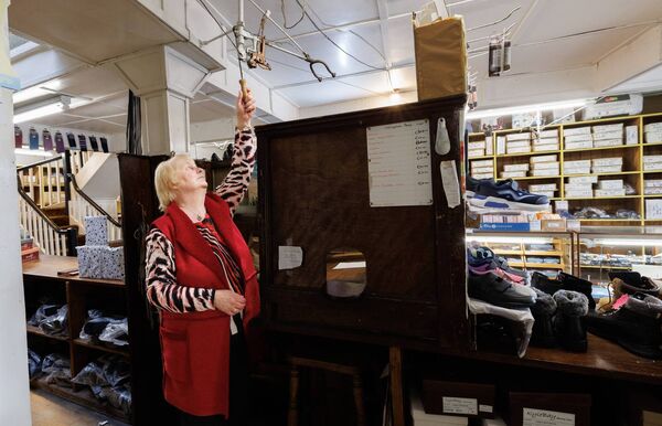 Eileen Doyle operates the pully system in PJ Duffy’s Tullow, used to send payments and receipts between the shop floor and office in the days before electronic tills