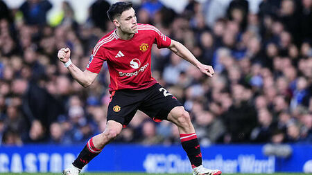 Manchester United turn around ’embarrassing’ display to snatch draw at Everton