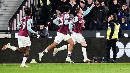 Leicester’s miserable run continues with limp loss at West Ham