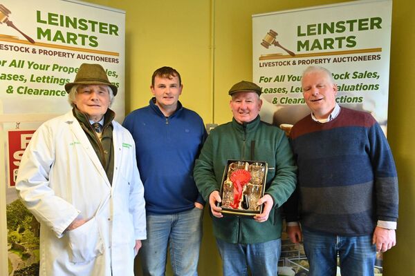 Winner of the best forward store bullock Cyril Kellywith mart manager Jimmy Walsh, Jack Carr and John Brennan Leinster Marts chairman