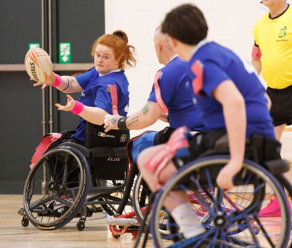 Leinster’s Melanie Griffith passes to Toby Burton-Carter d Photo: michaelorourkephotography.ie
