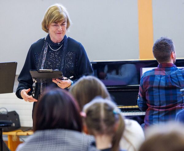 Musical director of Carlow College of Music Majella Swan introduces the musicians 