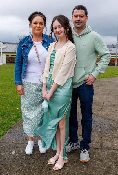 Willow Cahill with her parents Willow Cahill with her parents