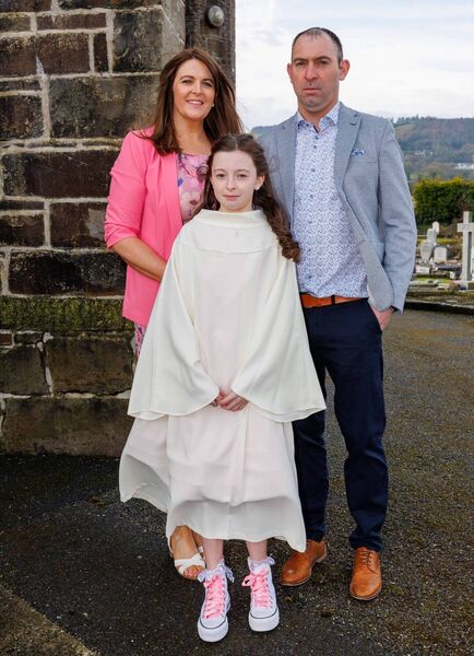 Kayla Bermingham with her parents Lorraine Bermingham and Niall Reid