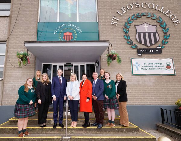 Tánaiste Simon Harris with deputy Catherine Callaghan, Niamh Broderick principal, Emma Dwyer deputy principal, cllr Paul Doogue, Rowena Dooley chairperson board of management, Alannah Willoughby, Abigail Meredith, Kate Sheehan head girls and Sarah Joyce chairperson student representative council during his visit to St Leo’s College, Carlow 