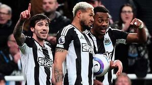 Sandro Tonali’s stunning strike keeps Newcastle in Champions League hunt