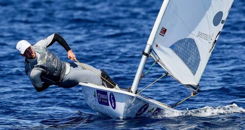 Lynch improves his place heading into final day