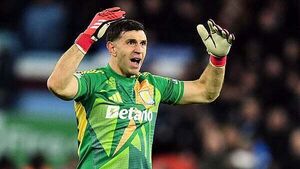 Emiliano Martinez sends French fans a message as Aston Villa arrive in Paris