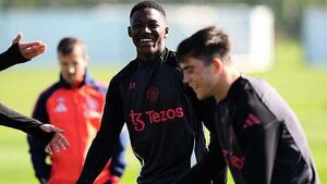 Kobbie Mainoo trains with his Manchester United team-mates ahead of Lyon trip