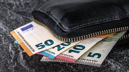 Gen Z advice: Focus on finances but don't create a 'financial hangover' for your 30s