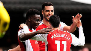 Arsenal crush 10-man Ipswich to delay Liverpool’s Premier League title party