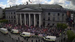'God bless Ireland': Conor McGregor attends anti-immigration protest in Dublin city centre 'God bless Ireland': Conor McGregor attends anti-immigration protest in Dublin city centre
