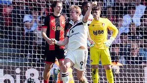 Man Utd leave it late as Rasmus Hojlund denies 10-man Bournemouth