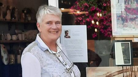Renowned artist to host solo exhibition in May