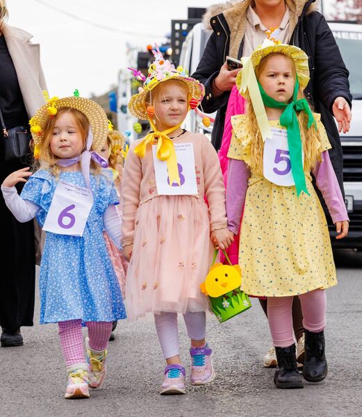 Sisters Aida, Mia and Frankie Kelly 