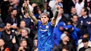 Chelsea beat lacklustre Liverpool to boost Champions League hopes