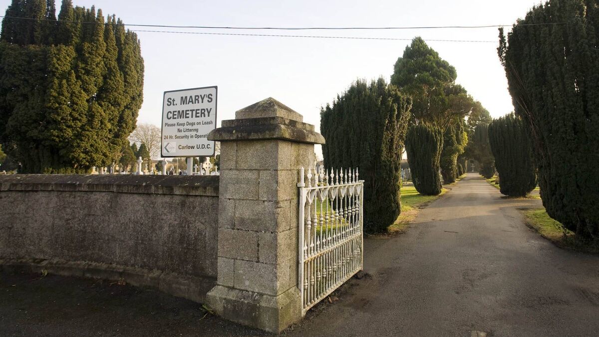 Narrowing road at cemetery is utter madness