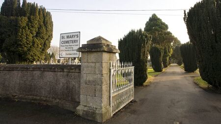 Narrowing road at cemetery is utter madness