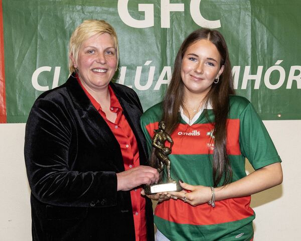 Trish Kelly presents the St Brigid's junior player of the yeard to Chloe Kinsella Trish Kelly presents the St Brigid's junior player of the yeard to Chloe Kinsella