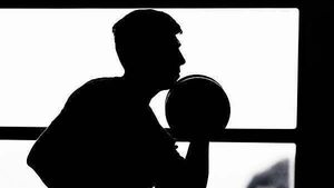 Man who fell and hit his head in gym settles case for €925,000 Man who fell and hit his head in gym settles case for €925,000