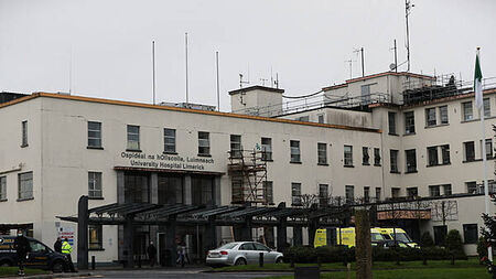Hospital overcrowding: 100 patients on trolleys in University Hospital Limerick
