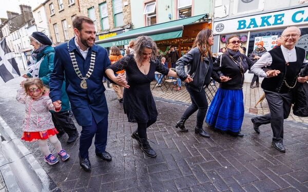 Mayor of Carlow cllr Fintan Phelan joins in a traditional Scottish dance