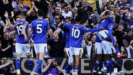 Quickfire double earns Everton victory at European hopefuls Fulham