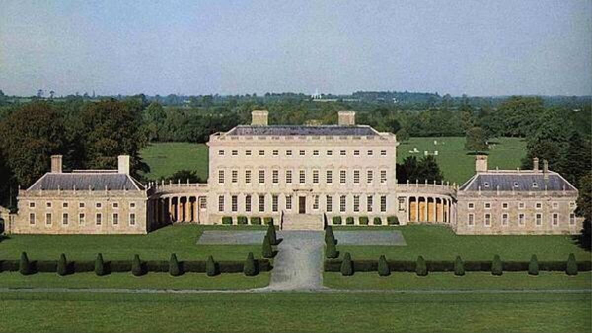 Legal challenge over alleged unauthorised gates blocking access to Castletown House