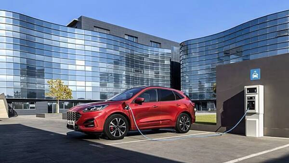 Ford to roll out early-warning software for Kuga hybrids in fire risk recall