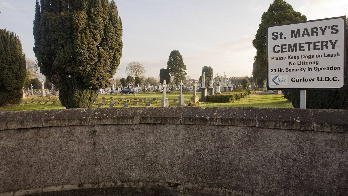 Woman's purse stolen from St Mary’s Cemetery
