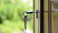 Average monthly rent exceeds €2,000 for the first time